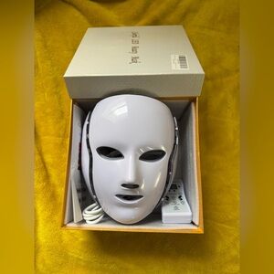 NIB - LED Light Therapy Mask with Remote